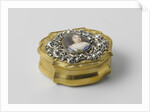 Snuffbox with a breast ornament with a portrait of Queen Mary, Henri La Pierre by Anonymous