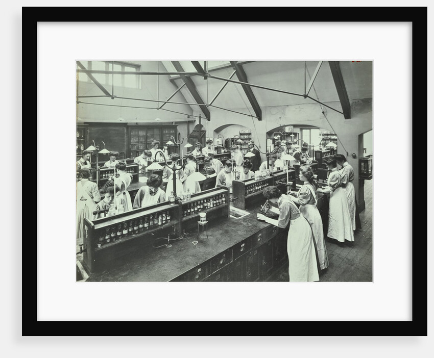 Domestic chemistry class, Battersea Polytechnic, London, 1907 by Unknown