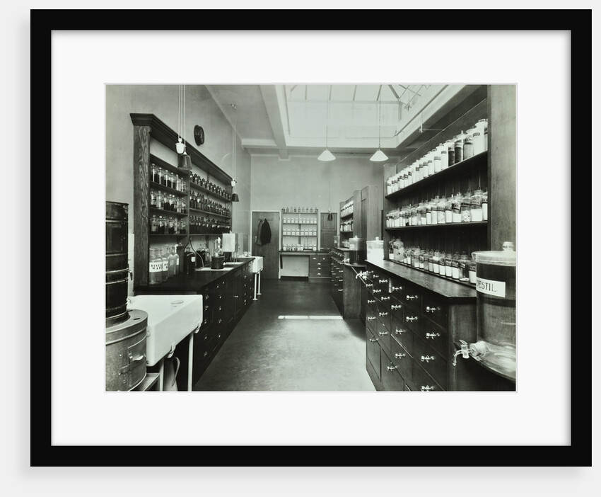 Dispensary for out-patients, Hammersmith Hospital, London, 1935 by Unknown