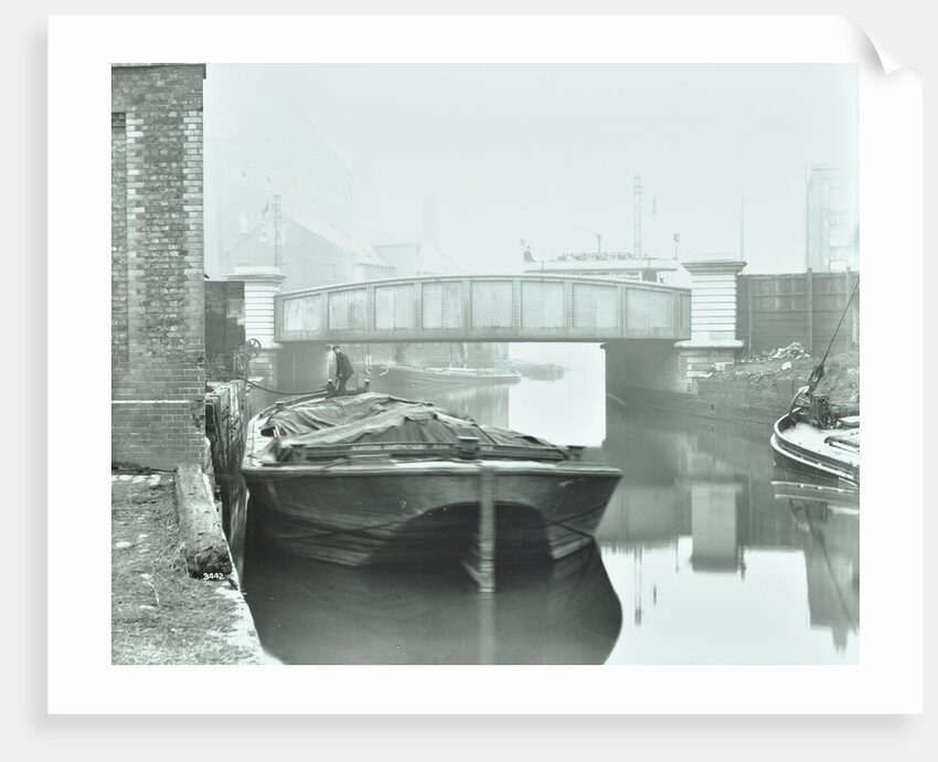Man mooring a barge by a river bank, Poplar, London, 1905 by Unknown