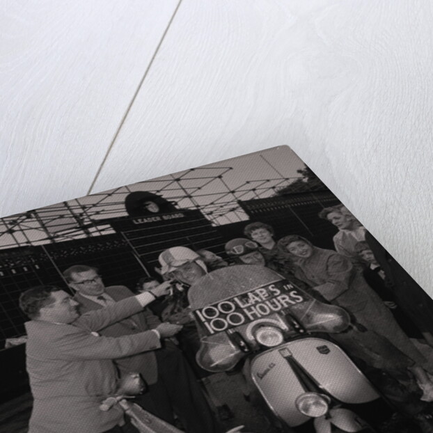 Vespa 100 laps, TT course by Manx Press Pictures