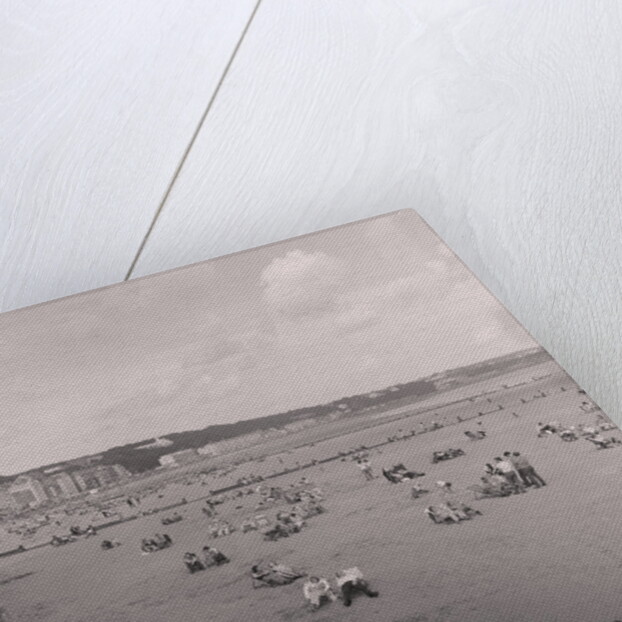 Holidaymakers on Douglas beach by Manx Press Pictures