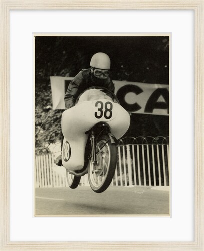 Tansharu Noguchi aboard 124cc Yamaha (number 38), 1961 250 TT (Tourist Trophy) by T.M. Badger