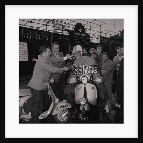Vespa 100 laps, TT course by Manx Press Pictures