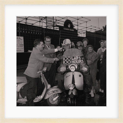 Vespa 100 laps, TT course by Manx Press Pictures