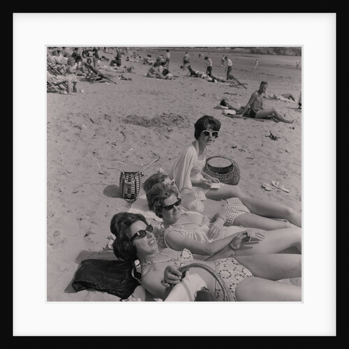 Bank holiday holidaymakers on Douglas beach by Manx Press Pictures