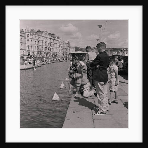 Bank holiday holidaymakers, Douglas by Manx Press Pictures