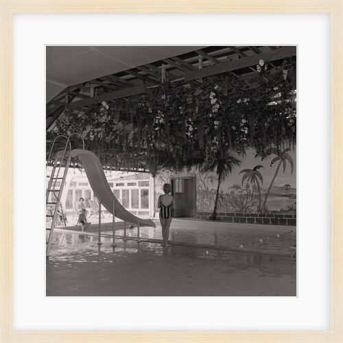 New Beach hotel 'floral' pool by Manx Press Pictures