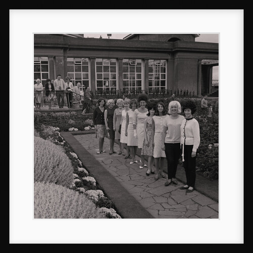 Douglas Carnival Queen finalists by Manx Press Pictures