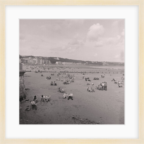 Holidaymakers on Douglas beach by Manx Press Pictures