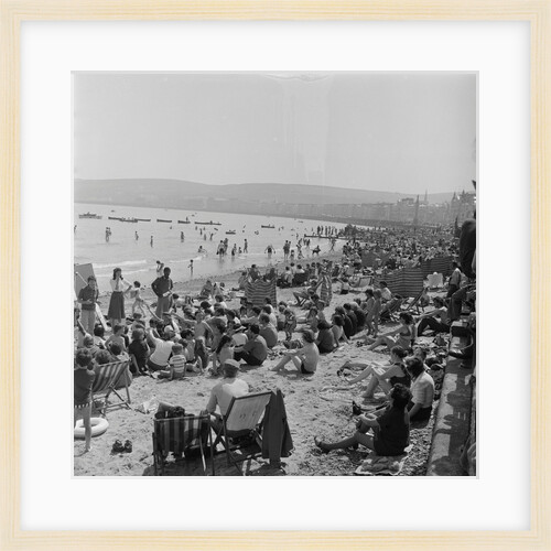 Holidaymakers on Douglas beach by Manx Press Pictures