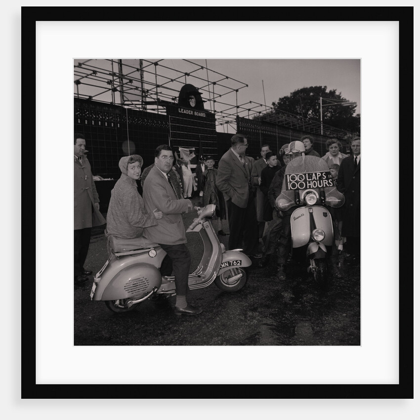 Vespa 100 laps, TT course by Manx Press Pictures