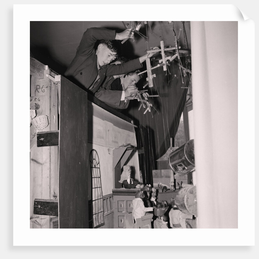 Nianette puppet show by Manx Press Pictures