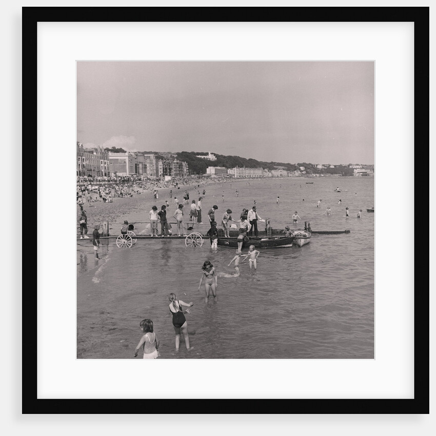 Holidaymakers on Douglas beach by Manx Press Pictures