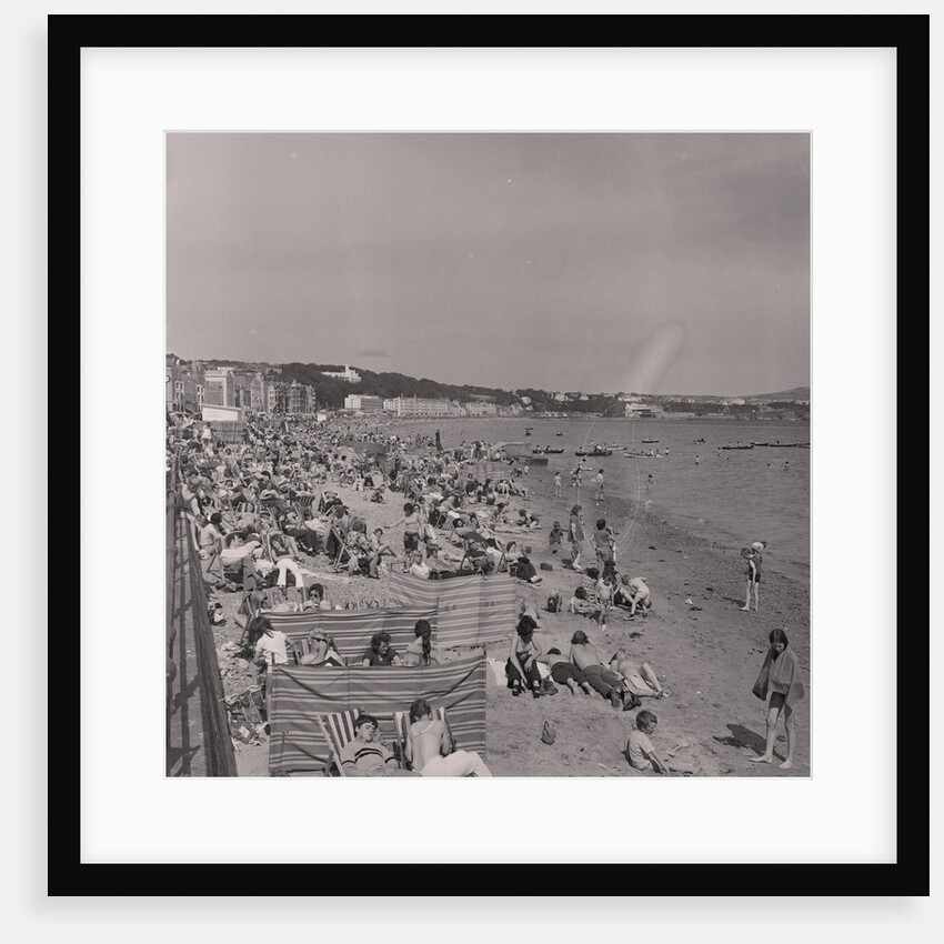 Holidaymakers on Douglas beach by Manx Press Pictures
