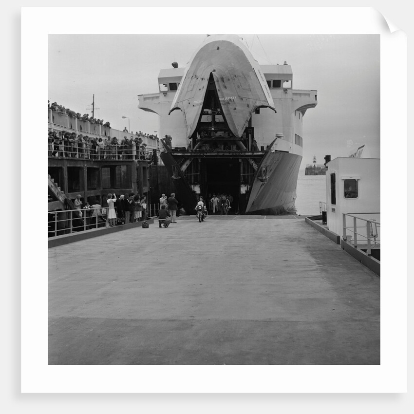 Ro-Ro ship arrives by Manx Press Pictures
