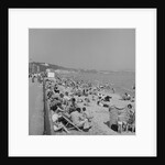 Holidaymakers on Douglas beach by Manx Press Pictures