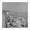 Holidaymakers on Douglas beach by Manx Press Pictures