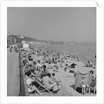 Holidaymakers on Douglas beach by Manx Press Pictures