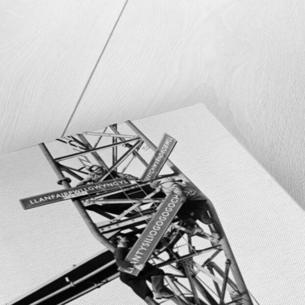 Llanfairpwllgwyngyllgogerychwyrndrobwllllantysiliogogogoch railway station 1964 by Ron Harding