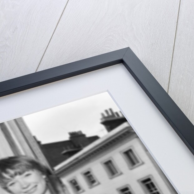 Shirley MacLaine by Bela Zola