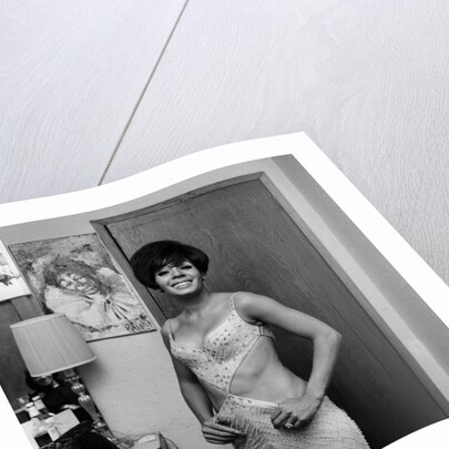 Shirley Bassey by Ray Weaver