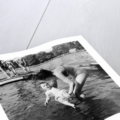 People sunbathing in a heatwave at the Serpentine Lido by Tommy Lea