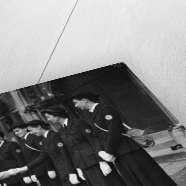 Queen Mary with American red cross women in Bristol during the Second World War by Anonymous