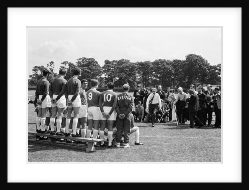 Everton squad pose for a group photograph by Charlie Owens