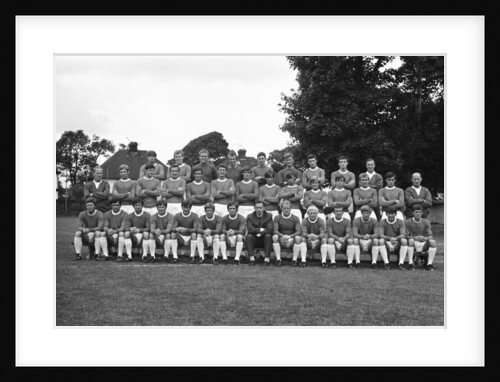 Everton squad pose for a group photograph by Charlie Owens