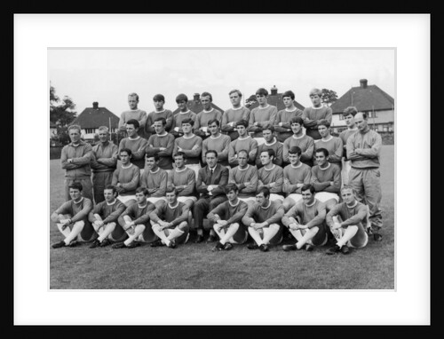 Everton squad pose fore a pre season picture by Peter Ralph