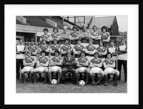 Everton squad pose for a group photograph by Terry Mealey