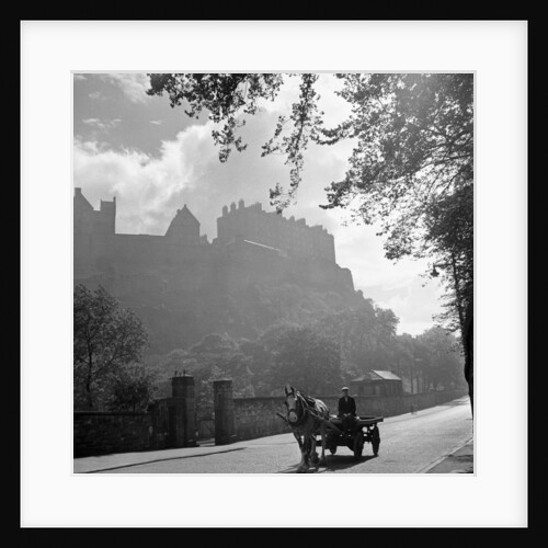 Edinburgh Castle 1910 by Staff