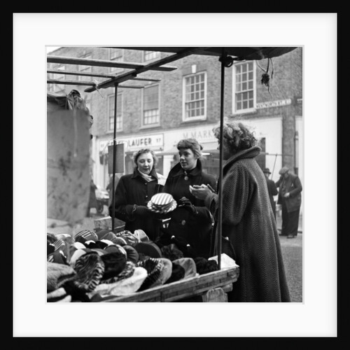 Petticoat Lane 1954 by Bela Zola