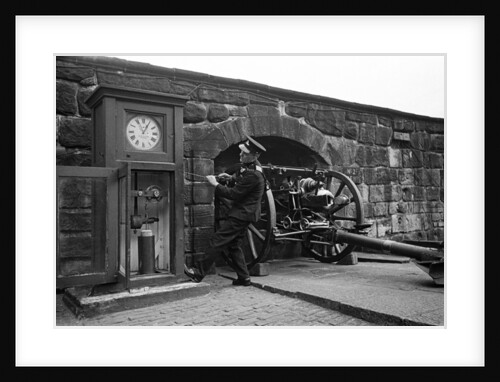 Time Gun at Edinburgh Castle 1945 by George Greenwell