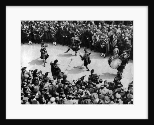 Highland dances in the city 1939 by Staff
