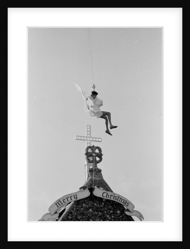 Some Mothers Do Ave Em by Kent Gavin