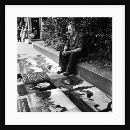 Pavement artist, 1946 by Staff