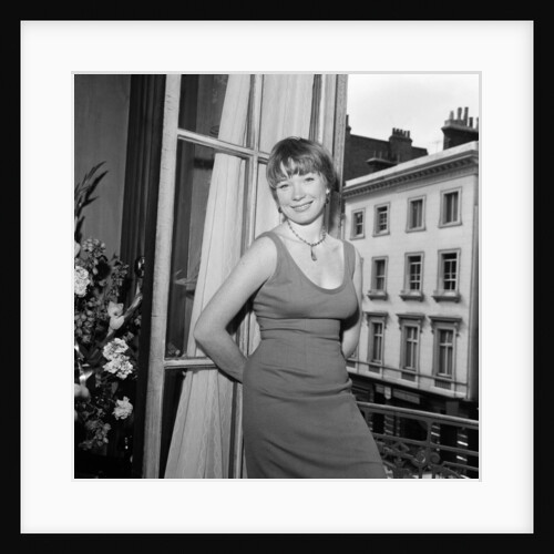 Shirley MacLaine by Bela Zola