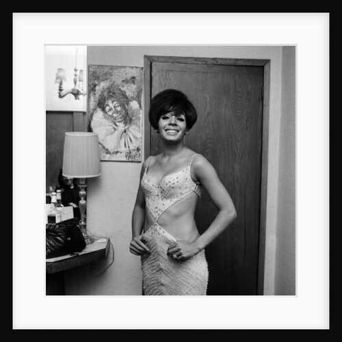 Shirley Bassey by Ray Weaver