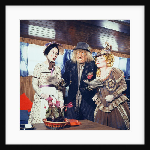 Una Stubbs as Aunt Sally, Jon Pertwee as Worzel and Barbara Windsor as Saucy Nancy by Anonymous