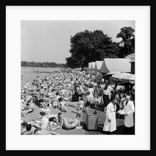 People sunbathing in a heatwave at the Serpentine Lido by Tommy Lea