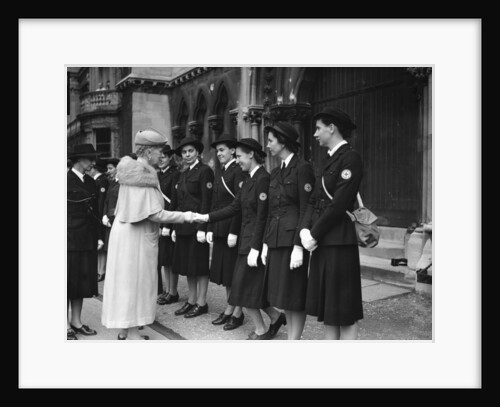 Queen Mary with American red cross women in Bristol during the Second World War by Anonymous