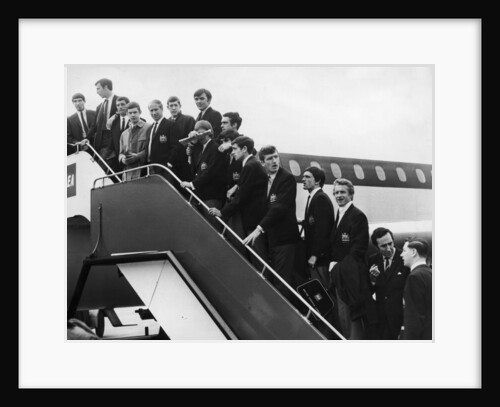 Manchester United boarding a plane at Manchester Ringway airport by Staff