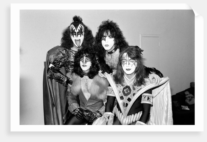 Kiss by Victor Crawshaw