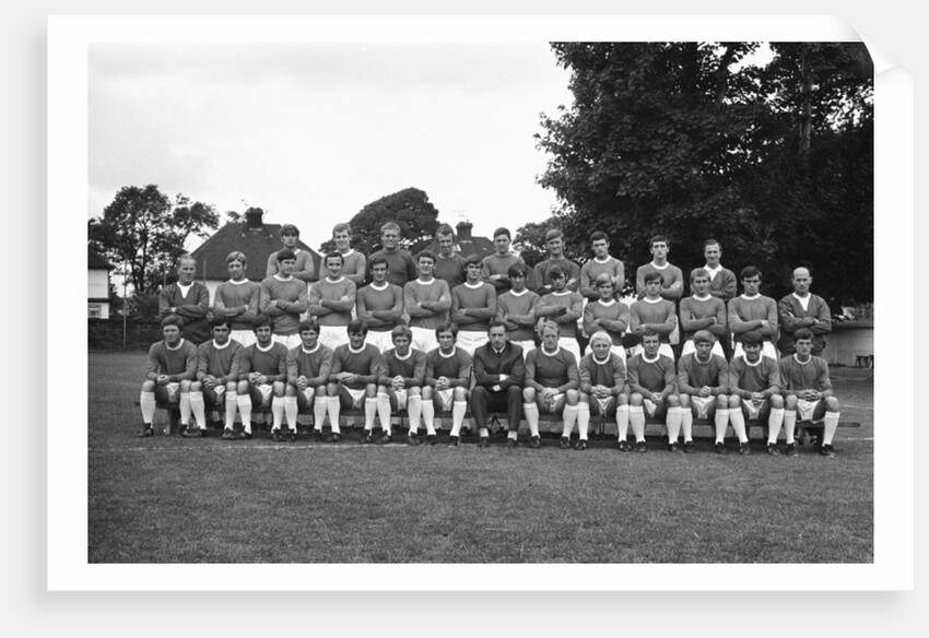 Everton squad pose for a group photograph by Charlie Owens