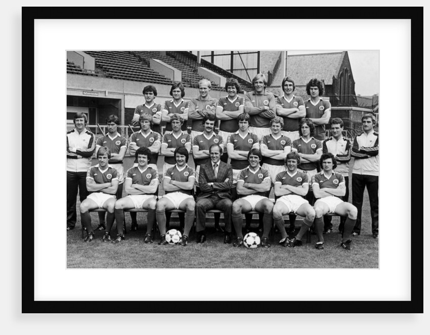Everton squad pose for a group photograph by Terry Mealey