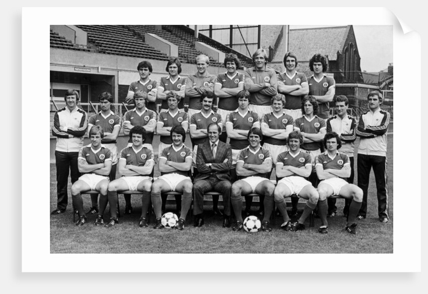 Everton squad pose for a group photograph by Terry Mealey