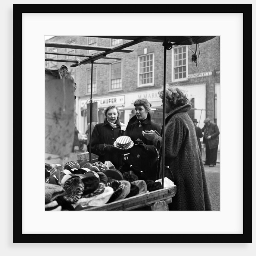 Petticoat Lane 1954 by Bela Zola