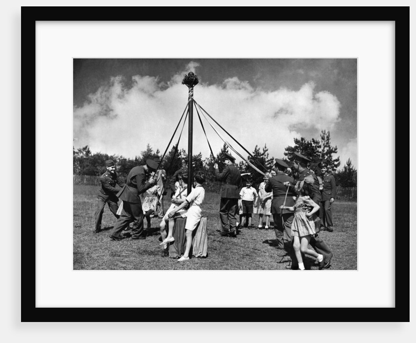 Maypole 1942 by Staff